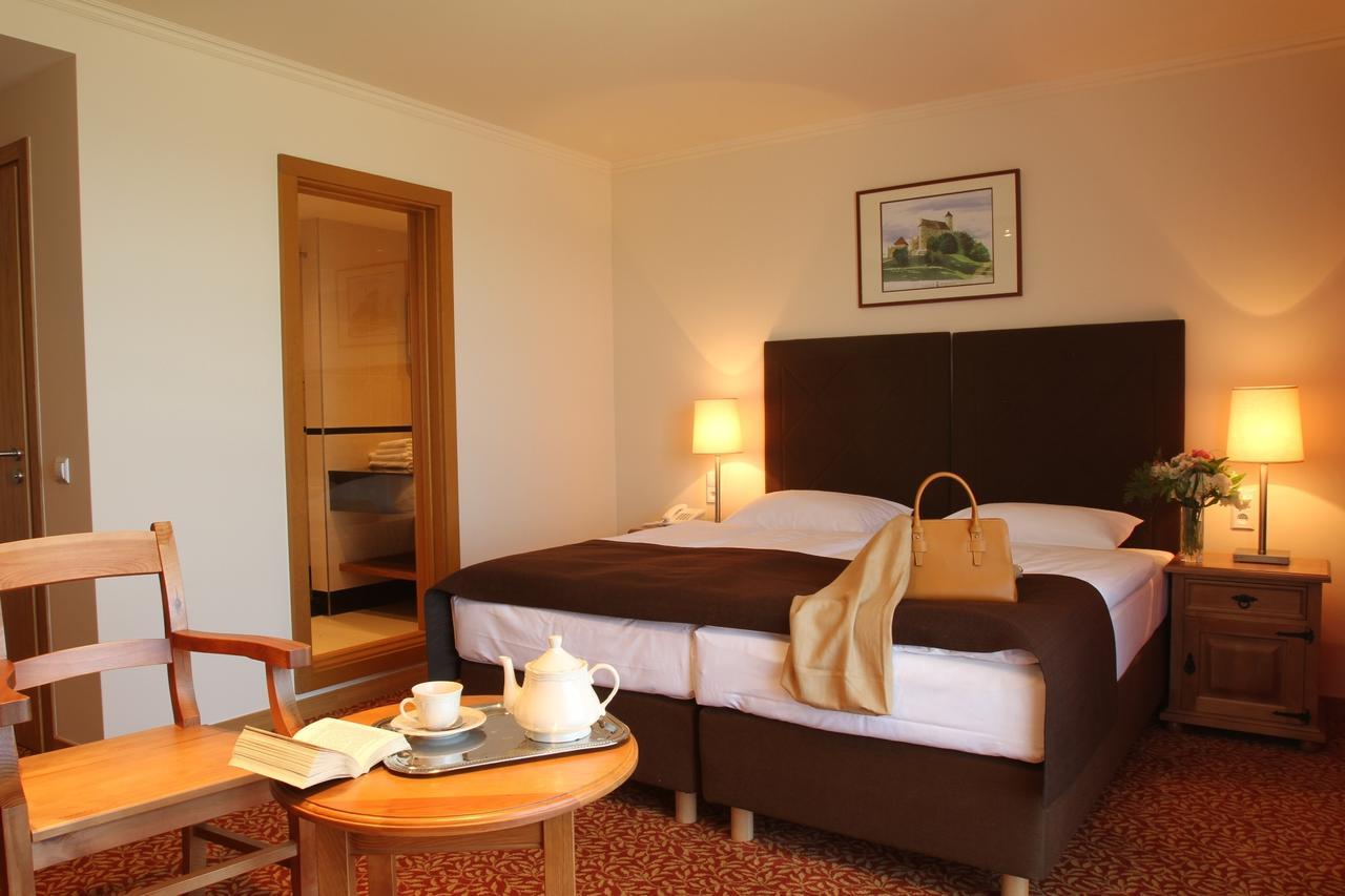 Hotel Zamek Bobolice Niegowa Ruang foto